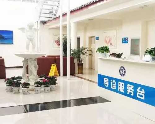 美国56岁奶奶代孕产下自己的孙女，网友：孩子该叫奶奶还是妈妈