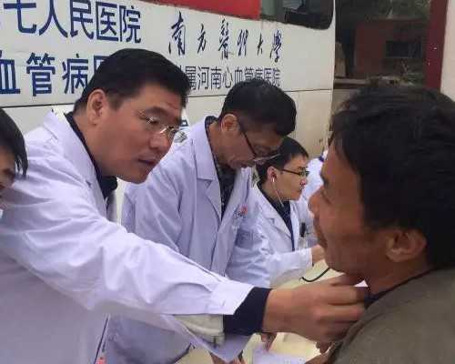 孕宝剖腹产下7.4斤大眼帅气男宝，附详细症状，百接百中