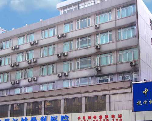 更年期月经紊乱表现持续出血怎么办