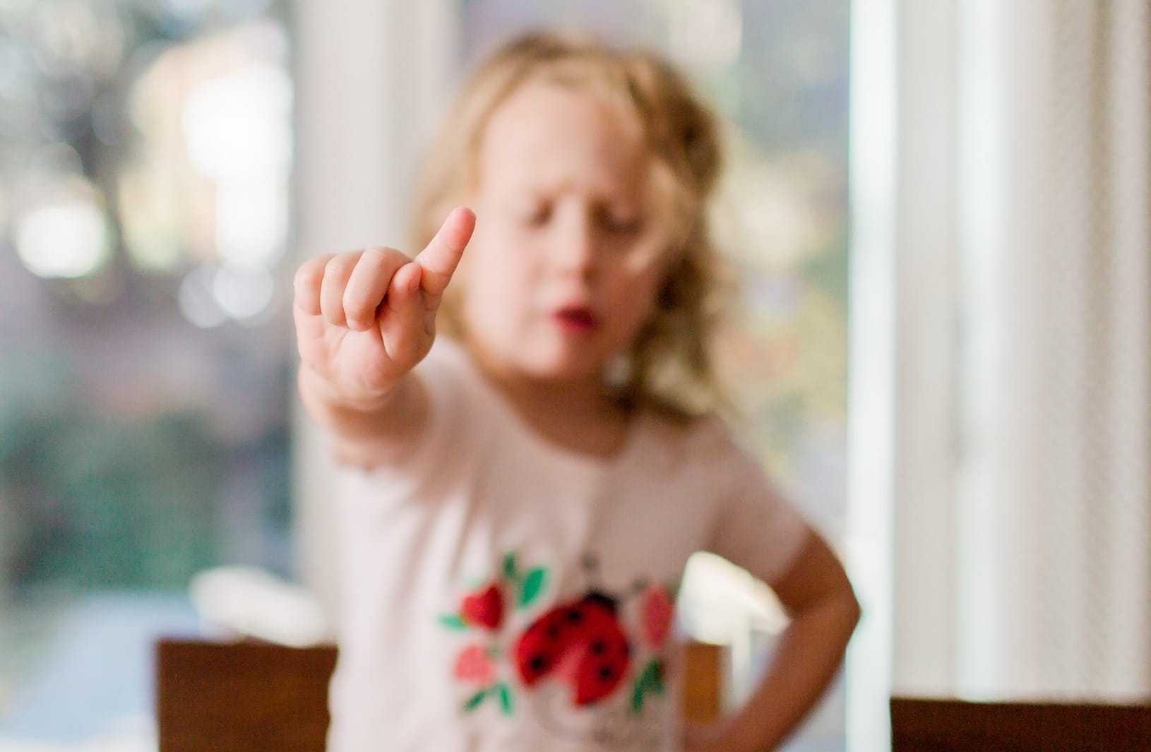 坐月子时一片卫生巾用了四五个小时好吗？