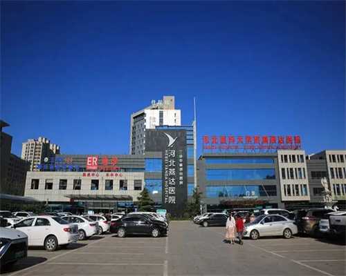 宝宝三个月疯狂吃手还很急躁